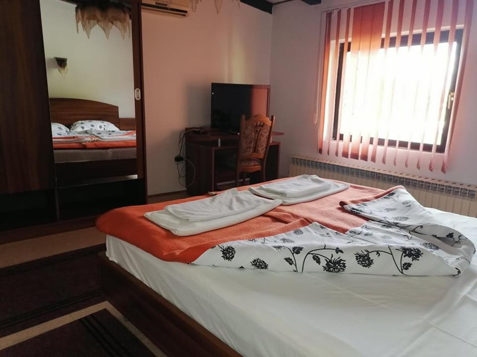 Sulentic Sobe I Restoran Bed and Breakfast Virovitica Buitenkant foto